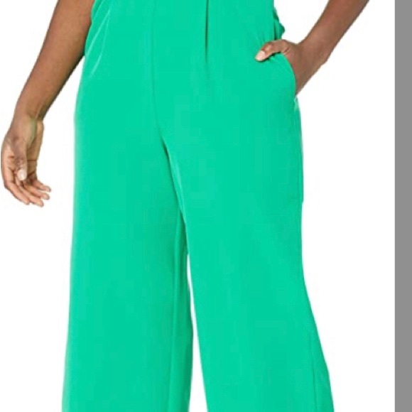 💚 Vince Camuto Double Lined Jumpsuit in Stunning Green Color 💚 - Picture 4 of 7